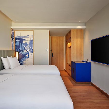 Hilton Garden Inn Bangkok Riverside Exterior photo